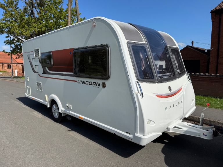 2015 BAILEY UNICORN SEVILLE 3,OUTSTANDING CONDITION,MOTOR MOVER & AWNING