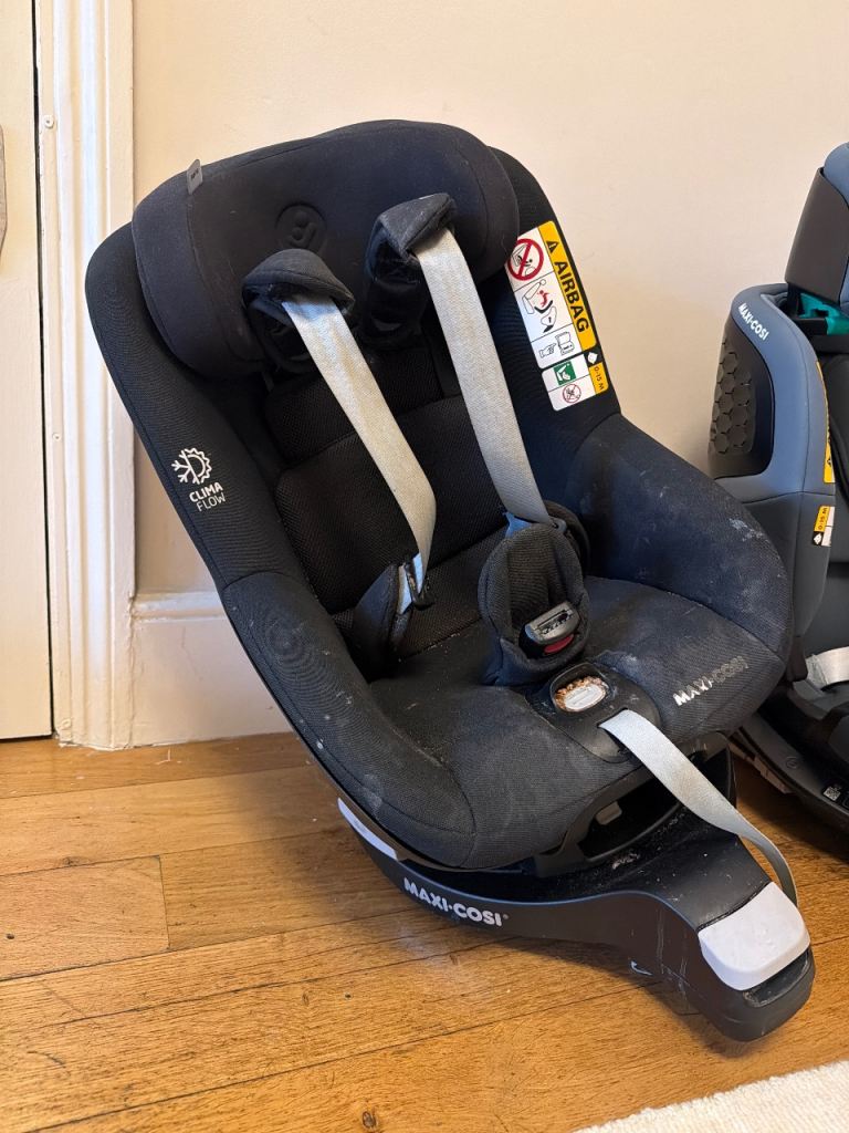 2 maxi cosi car seats with isofix