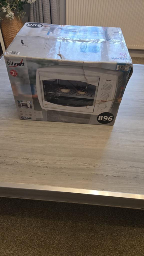 Brand new oven everything is there 