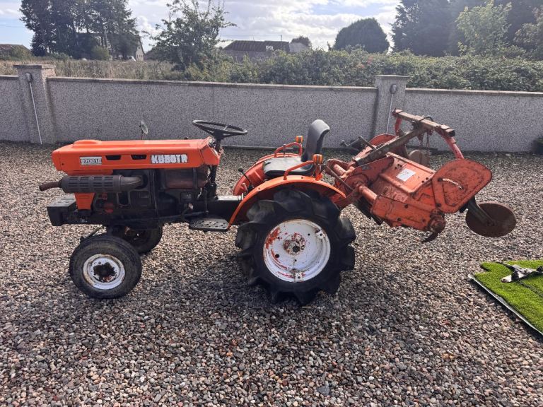 Kubota B7001E