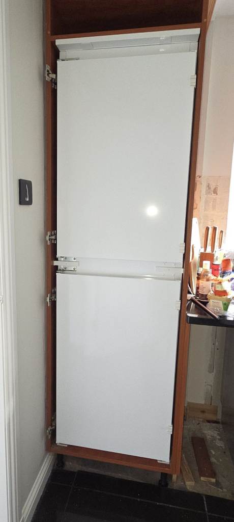 Hotpoint Integrated Fridge Freezer