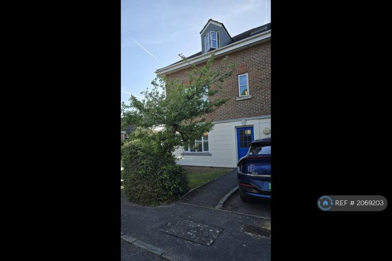 1 bedroom flat in Don Bosco Close, Oxford, OX4 (1 bed) (#2069203)