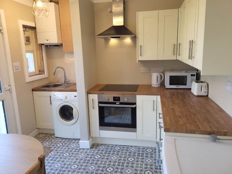 2 Fully Furnished Double rooms available by the river
