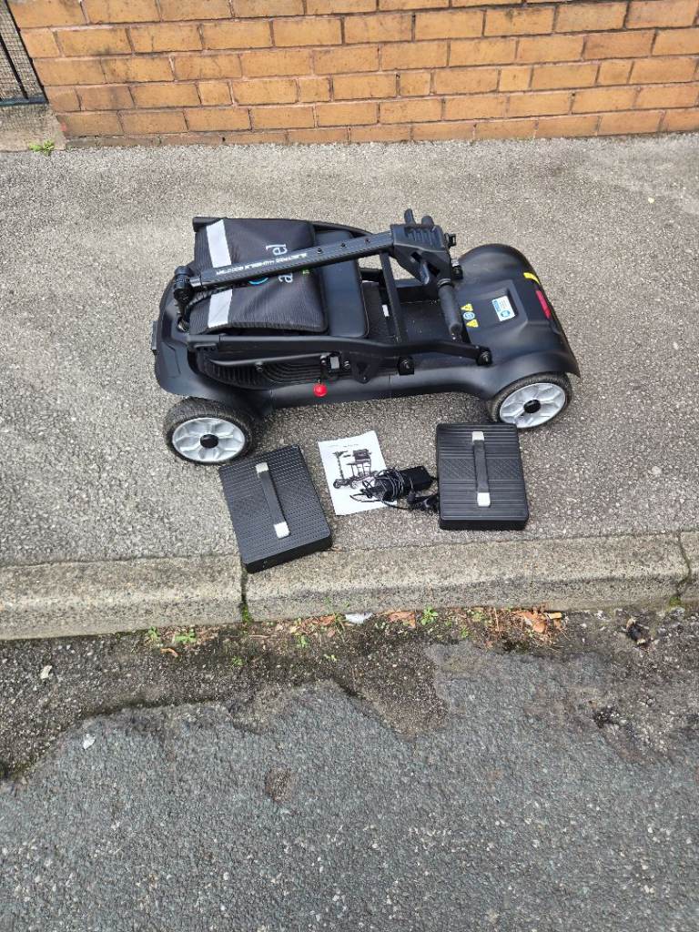 Folding mobility scooter with 2 batteries 