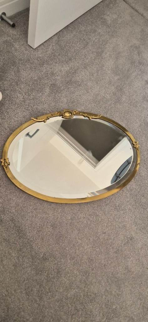 Oval Gold Framed Mirror – Good Condition