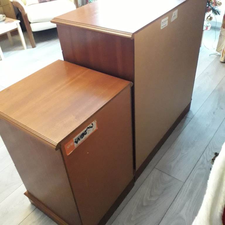 BEAUTIFUL STAG CHEST OF DRAWERS TOGETHER WITH A MATCHING BEDSIDE CHEST FOR SALE . COULD DELIVER .