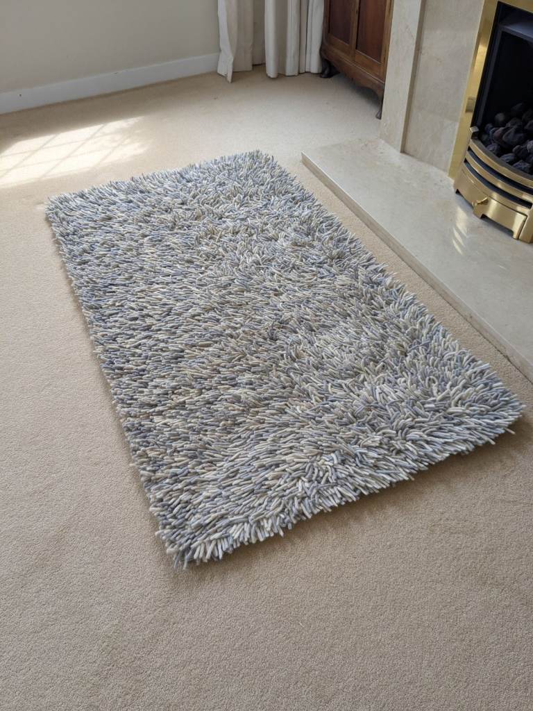 RugGuru Grey Shaggy Rug – Good Condition