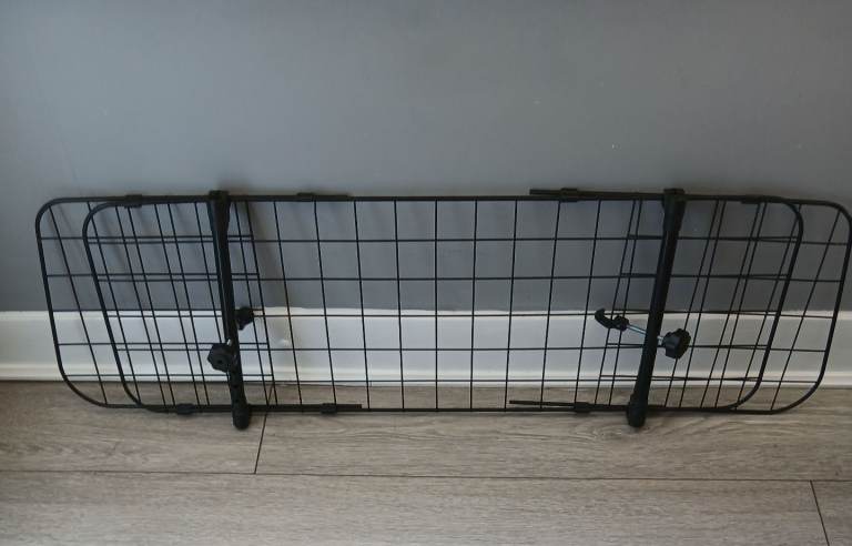 Universal dog guard for car