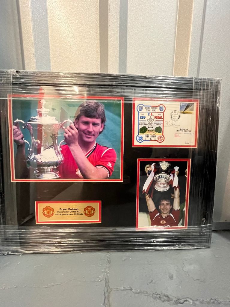 Bryan Robson signed Man Utd fa cup frame