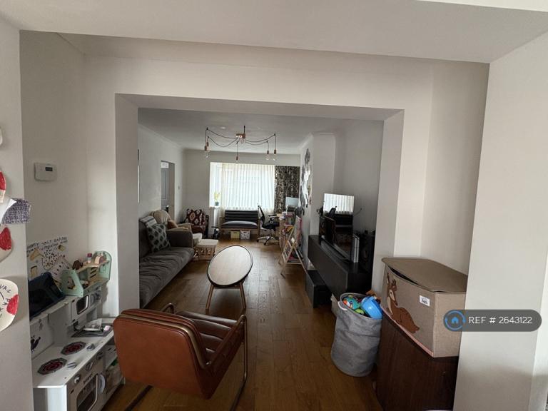 3 bedroom house in Diban Avenue, Hornchurch, RM12 (3 bed) (#2643122)