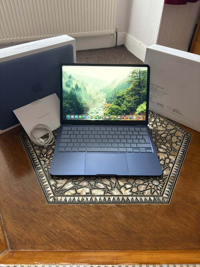 BARGAIN! Apple MacBook Neo 256GB 8GB Indigo - 10 Cycles - Apple Warranty 2027