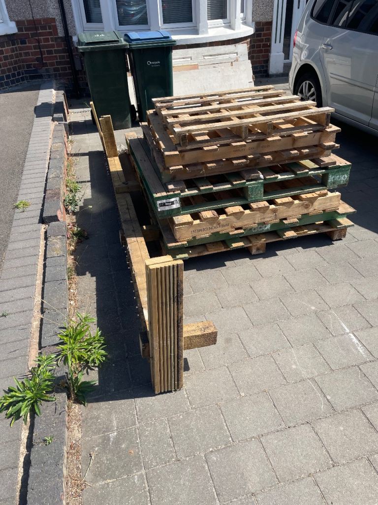 Wood pallet