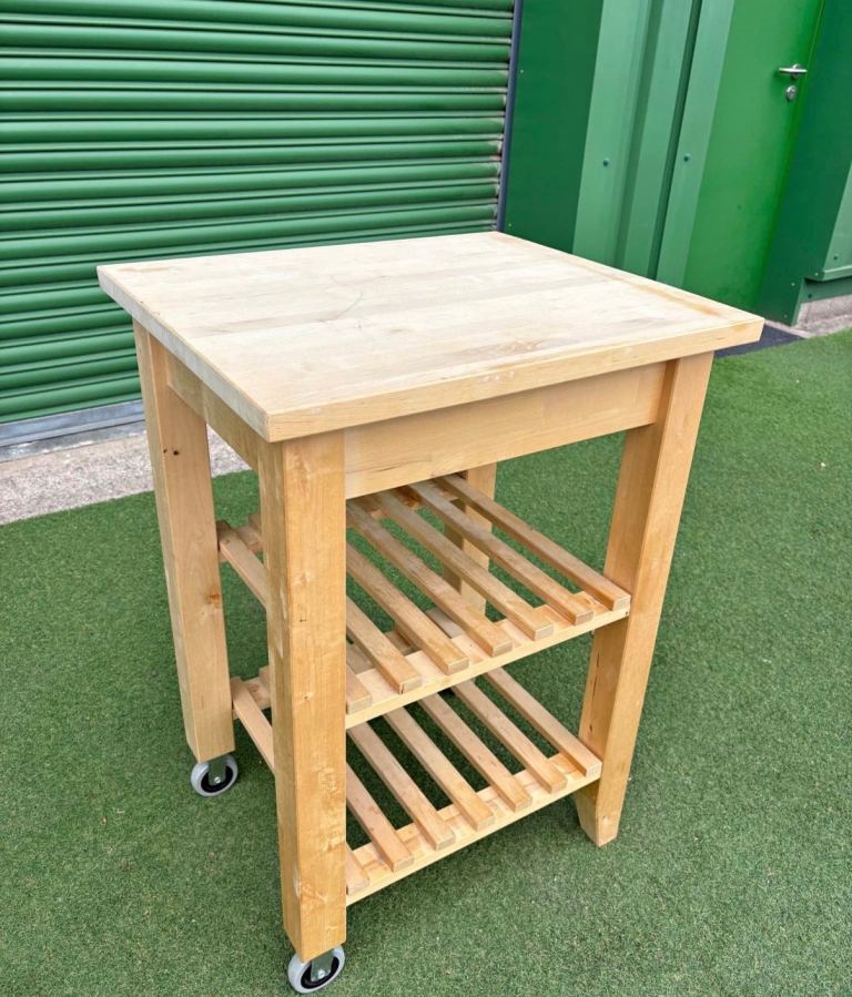 Freestanding chopping block with wheels