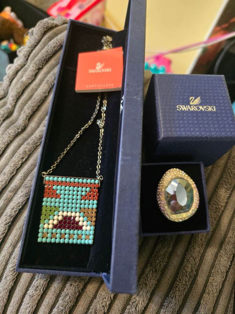 Swarovski necklace and ring size 58
