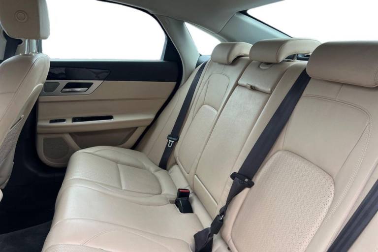 2018 Jaguar XF 2.0d Prestige Saloon 4dr Diesel Auto Euro 6 (s/s) (180 ps) Rear Parking Aid Saloon...