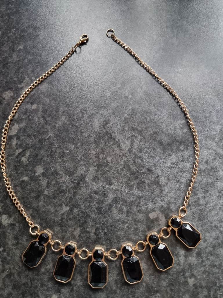 Gold colour plated? Necklace costume jewellery black stones 22" chain fashion 