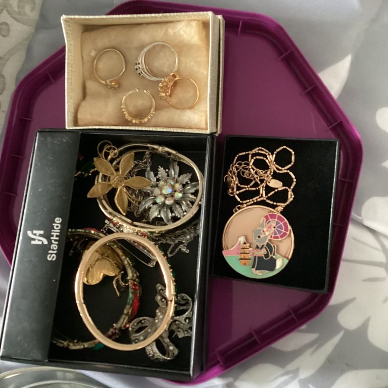 Assortment of Jewellery