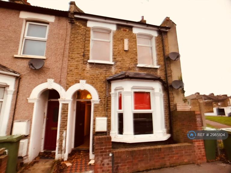 2 bedroom flat in Canning Town, London, E16 (2 bed) (#2985104)