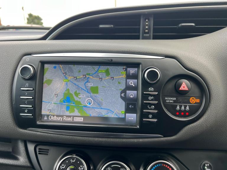 2017 Toyota Yaris 1.5 VVT-i Icon Tech Euro 6 5dr HATCHBACK Petrol Manual