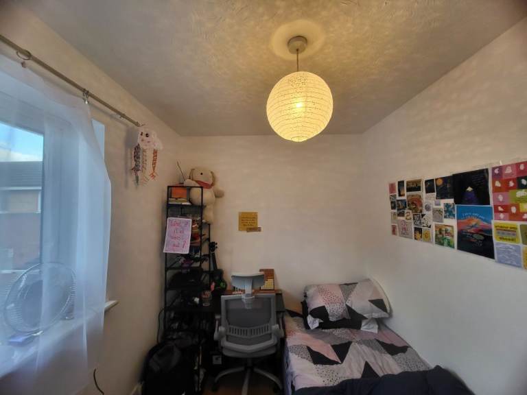 Fully Furnished Room in 3-Bed House