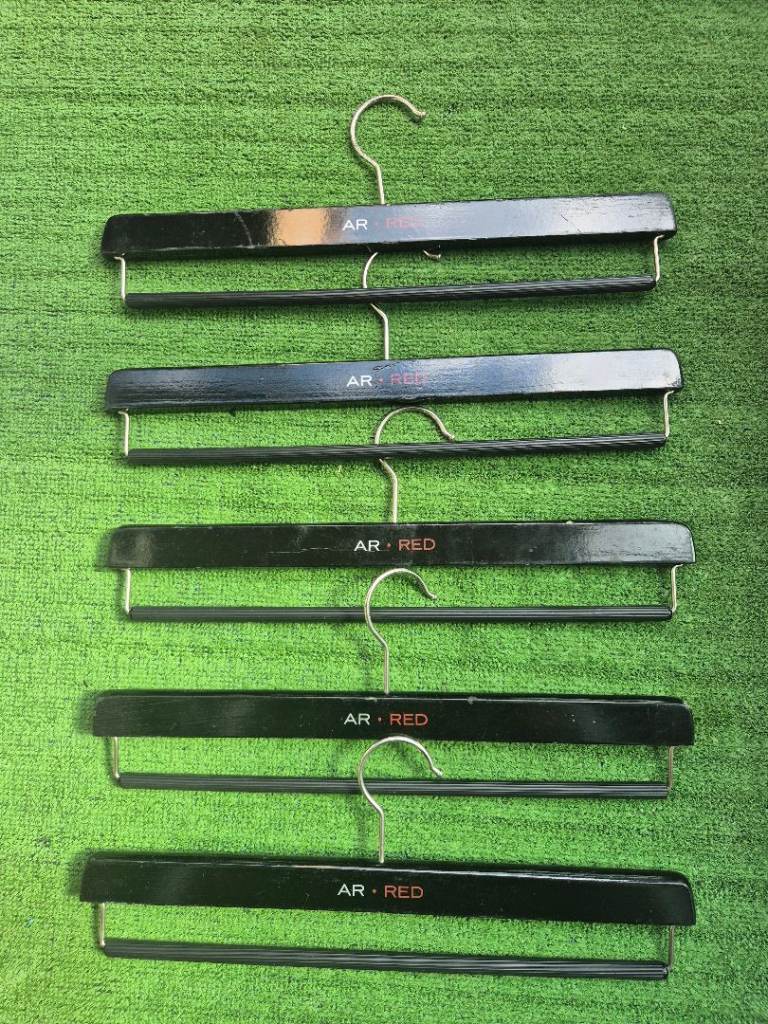 Set of 5 Austin Reed Wooden Trousers Hangers – Good Condition