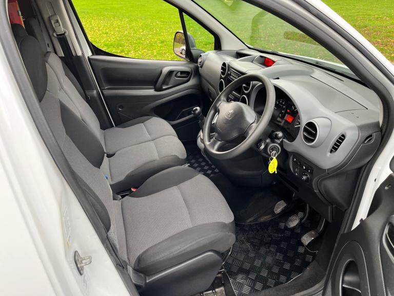 2018 68 PEUGEOT PARTNER 1.6 BLUEHDI 651 SE L1 H1 WHITE PANEL VAN 1 OWNER FSH