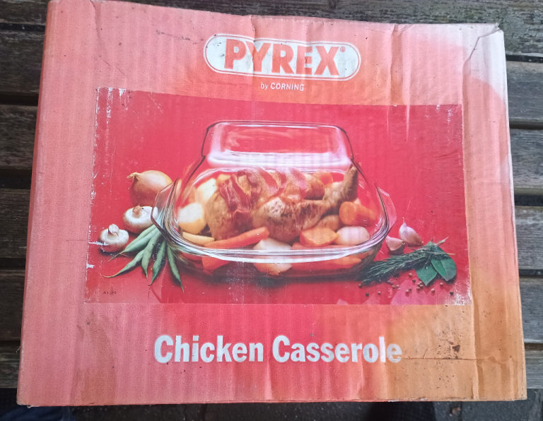 Pyrex Chicken Casserole dish & lid - NEW