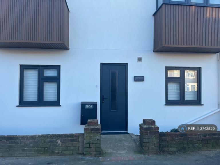 3 bedroom flat in Brighton Road, Lancing, BN15 (3 bed) (#2742859)