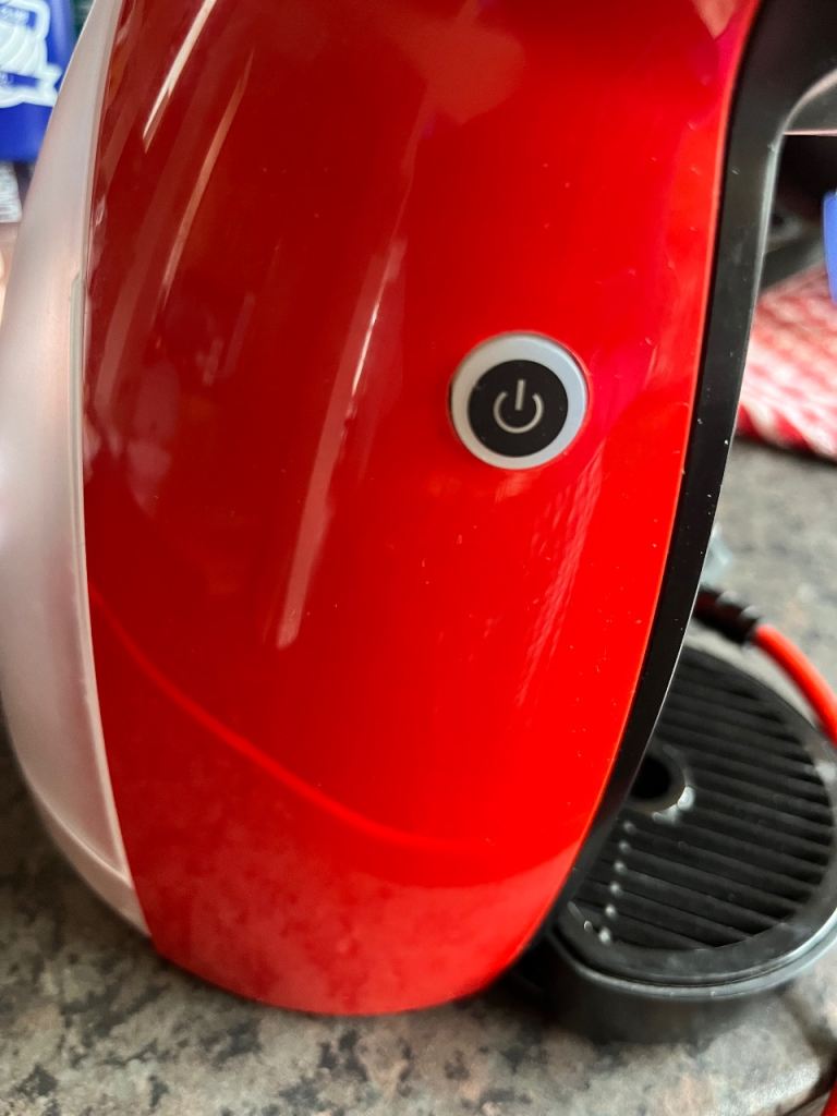 Nescafé Dolce Gusto Coffee Machine - Red, Excellent Condition