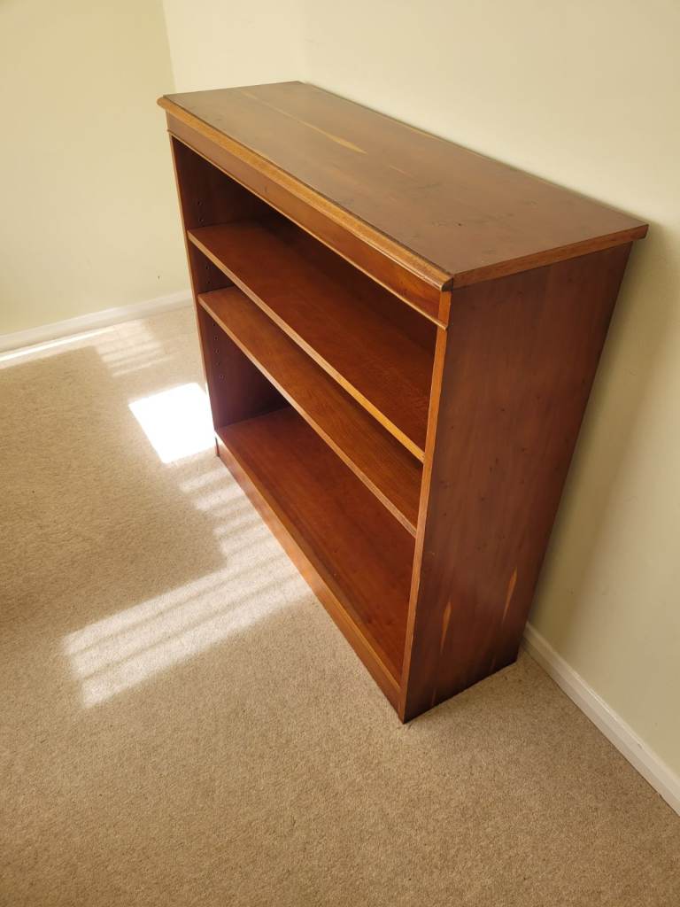 Small Wooden Bookcase with 3 Shelves – Good Condition