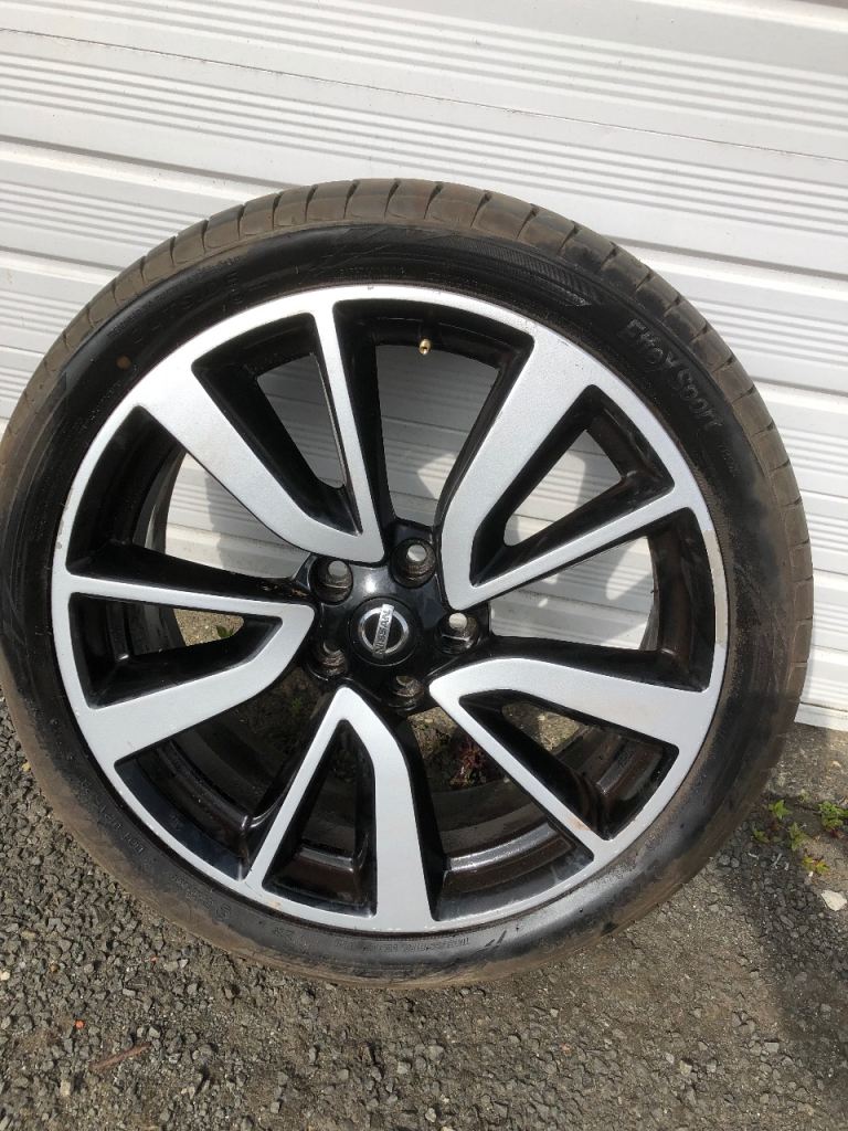 Nissan QQ Tekna Black & Silver Alloy Wheel with Tyre
