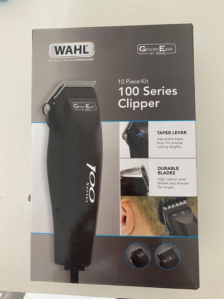 Wahl clippers with 2 attachments 