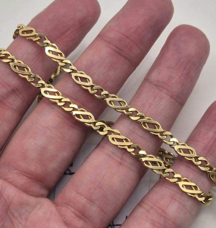9ct gold criss cross necklace
