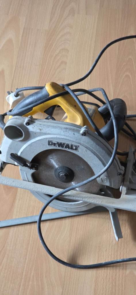 🔧 DeWalt D23620 circular saw – proven, job-ready tool
