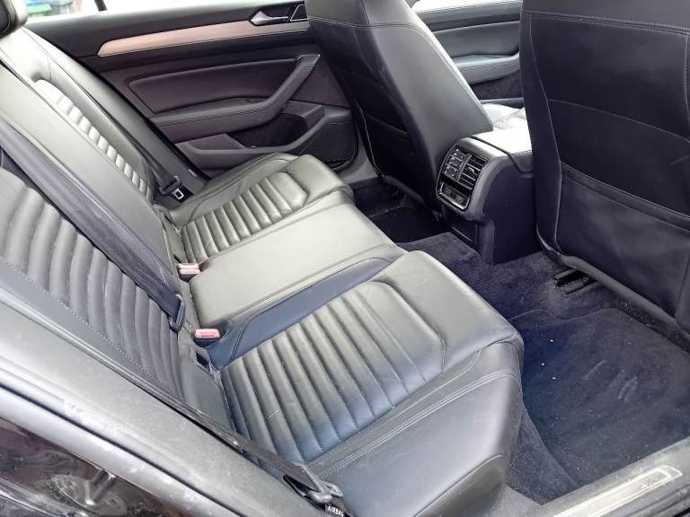 Volkswagen, PASSAT, Saloon, 2016, Manual, 1968 (cc), 4 doors