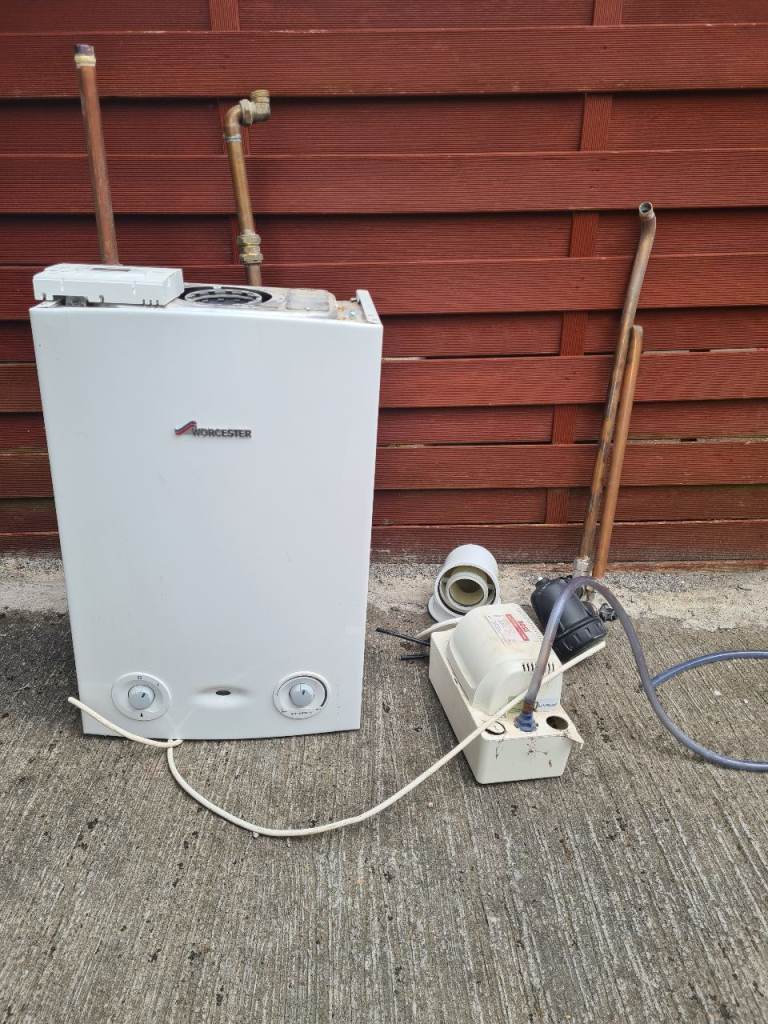 Worcester Heat Only Boiler + BOS Condensate Pump + Drayton Programmer + Filter – Fully Working