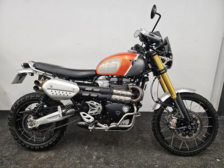 TRIUMPH SCRAMBLER 1200 XE GOLDLINE ** FULL HISTORY - ENGINE BARS - 12 MONTH MOT*