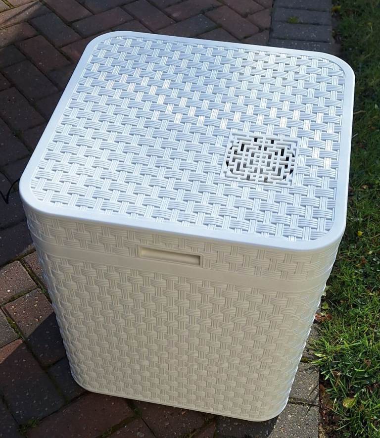 Like new condition cooler/ warmer fridge use with car adaptor 