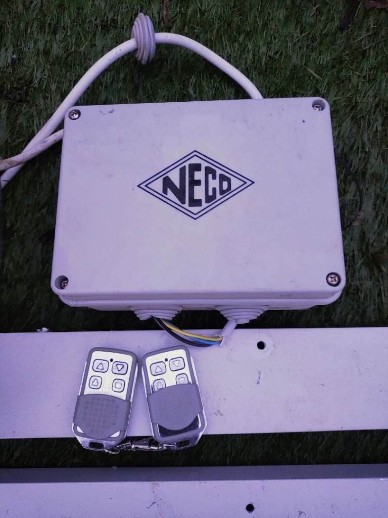 Electric garage roller shutter door