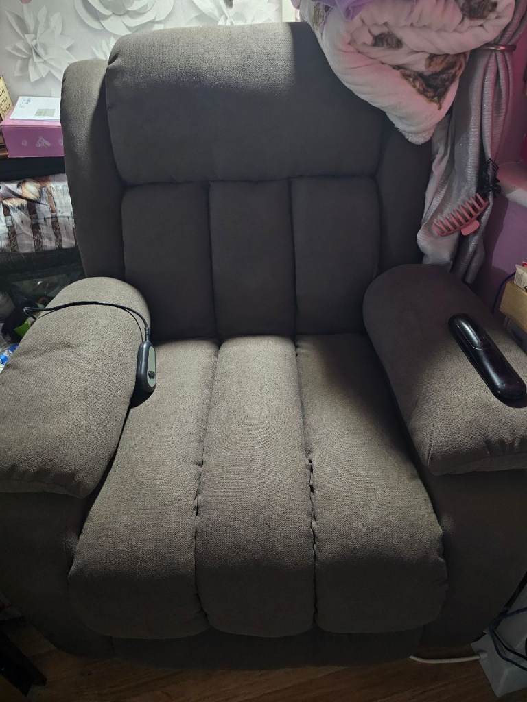 Electric Recliner Chair with Vibration Massage and Heat,WideSeat, USB Port, Light Brown