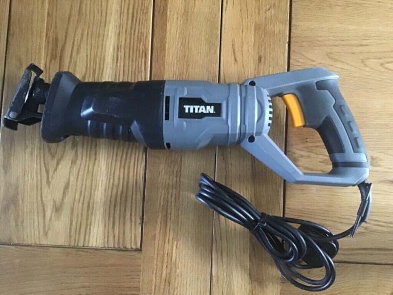 TITAN TTB533RSP CORDED 230V 750W RECIPROCATING SAW