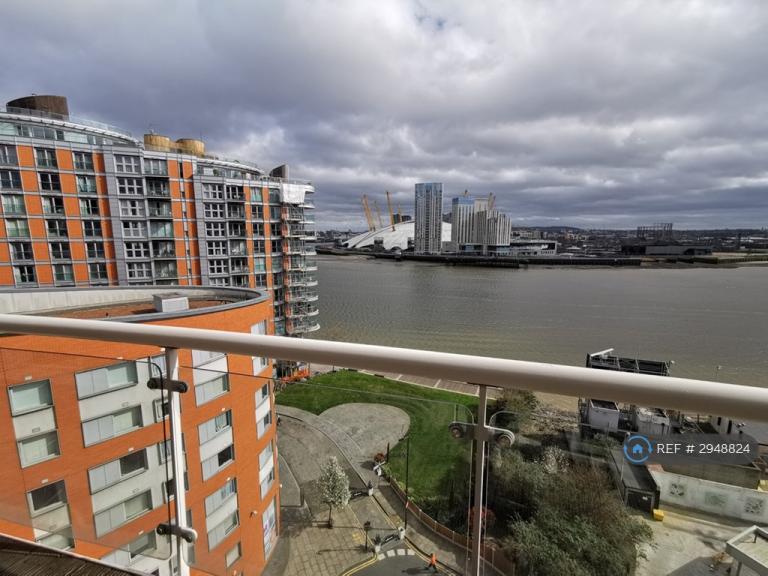 1 bedroom flat in Aurora Building, London, E14 (1 bed) (#2948824)