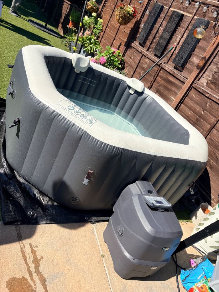 Intex Inflatable Hot Tub with Heater & Filters - Very Good Condition