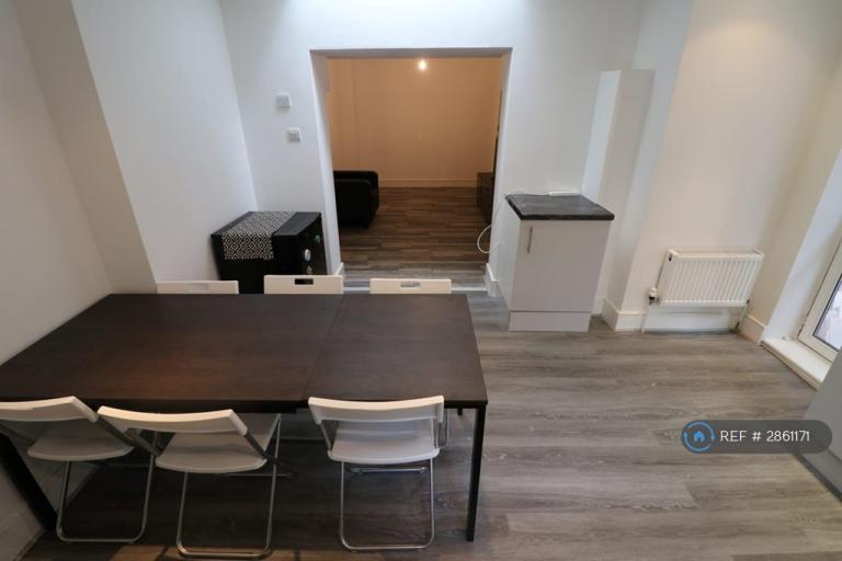 6 bedroom flat in Monthope Road, Brick Lane, Liverpool Street, E1 (6 bed) (#2861171)