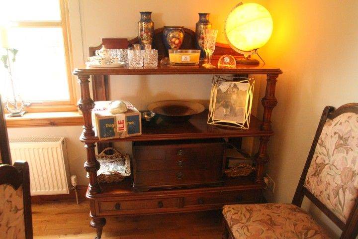 Dumb Waiter/Servery - NOW SOLD & COLLECTED