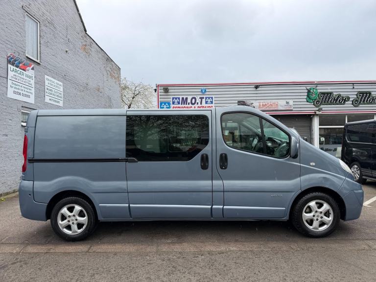 Renault Trafic 2.0 dCi LL29 Sport LWB 6 Seat Crew Van  DIESEL MANUAL 2011/11