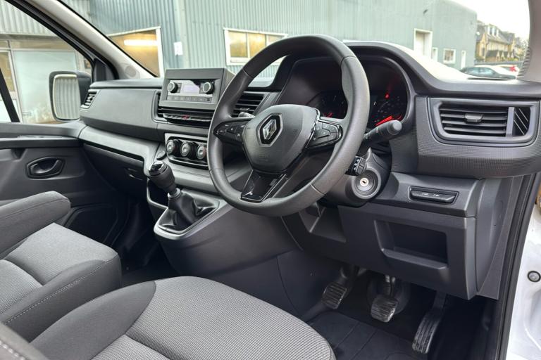  Renault Trafic 2.0 Dci Blue Sl28 Business Panel Van 5dr Diesel Manual L1 H1