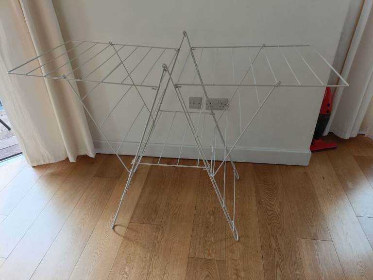 White Metal Clothes Airer / foldable laundry rack