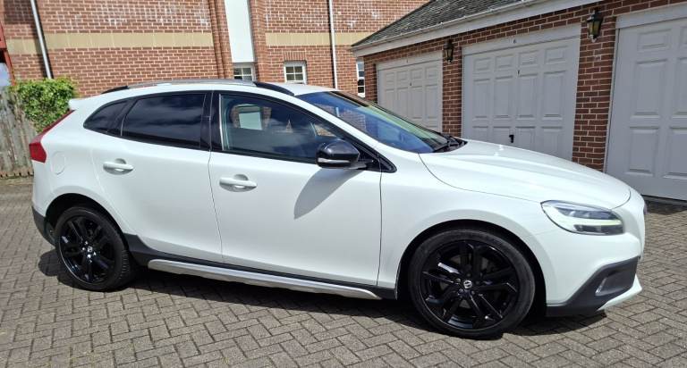 Volvo V40 T3 Cross Country Pro 5 Door Geartronic - 2018