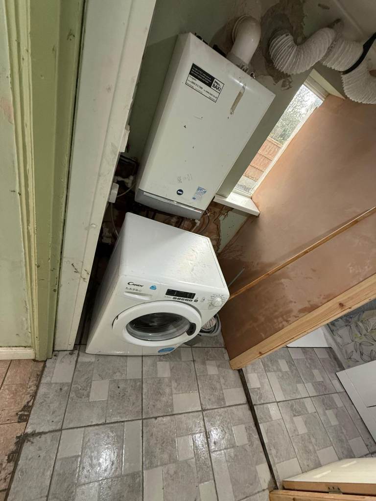 Two Beautiful Rooms Available in Family Home - Ideal for Family or Female Tenants